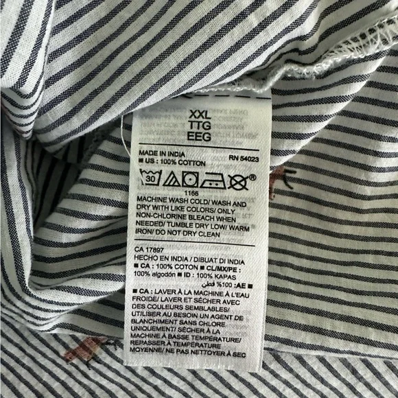 Old Navy White and Blue Button Down Shirt Relaxed Fit with Foxes!🦊 XXL - Picture 5 of 5